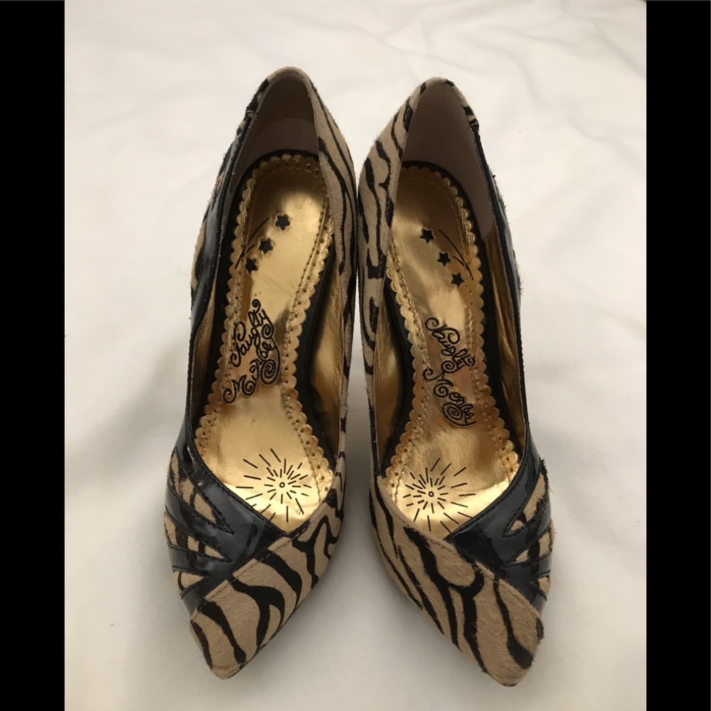 Naughty Monkey size 7.5 Black zebra print heels
